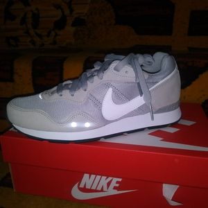 Nike Venture Runner